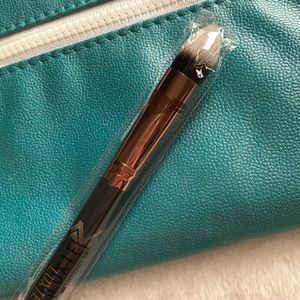 LUXIE EYESHADOW BRUSH 140 DC NEW!